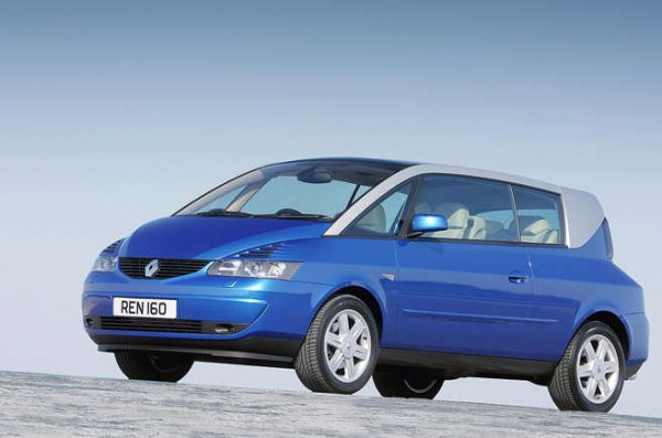 Когато Renault представи Avantime през 1999-а, френската фирма го нарече "Coupespace". Тоест, напълно нов тип автомобил, съчетаващ лукс, комфорт и спортен дух с прогресивно визуално присъствие. Дизайнерите изпаднаха във възторг, но публиката не беше впечатлена. Така между 2001 и 2004 бяха продадени само около 8000 бройки от Avantime.